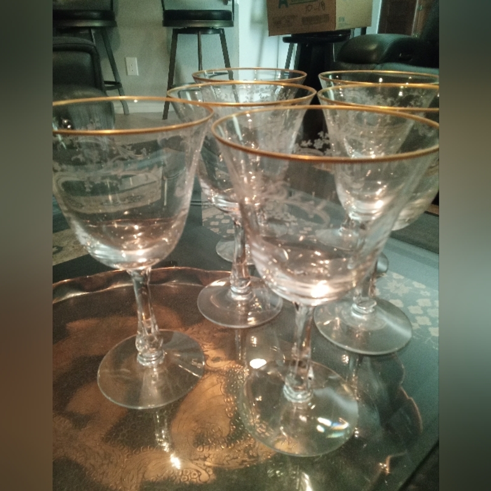 Fostoria  Vintag Elegant Gold-Rimmed Wine Glass Set
